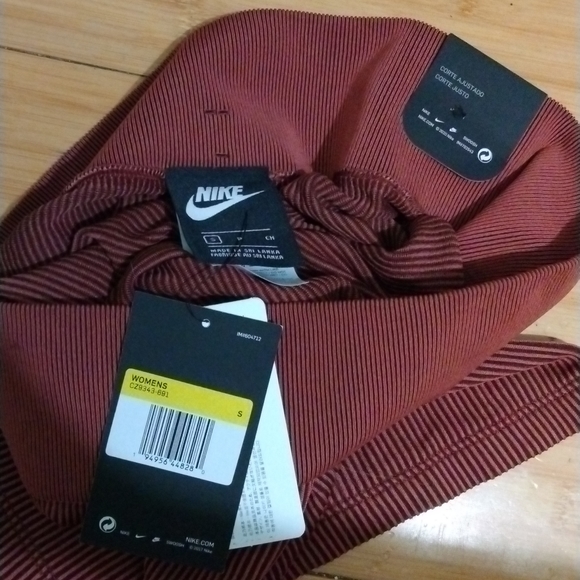 Nike Tennis Skirt - Picture 3 of 3